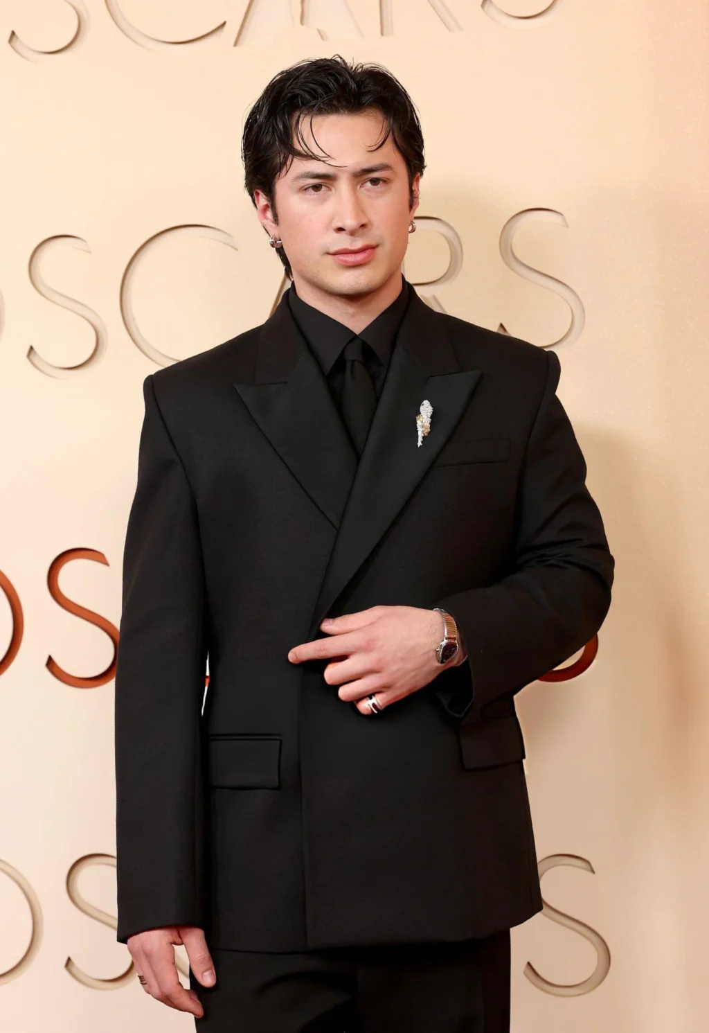 Hudson Williams all black suit 98th Oscars red carpet