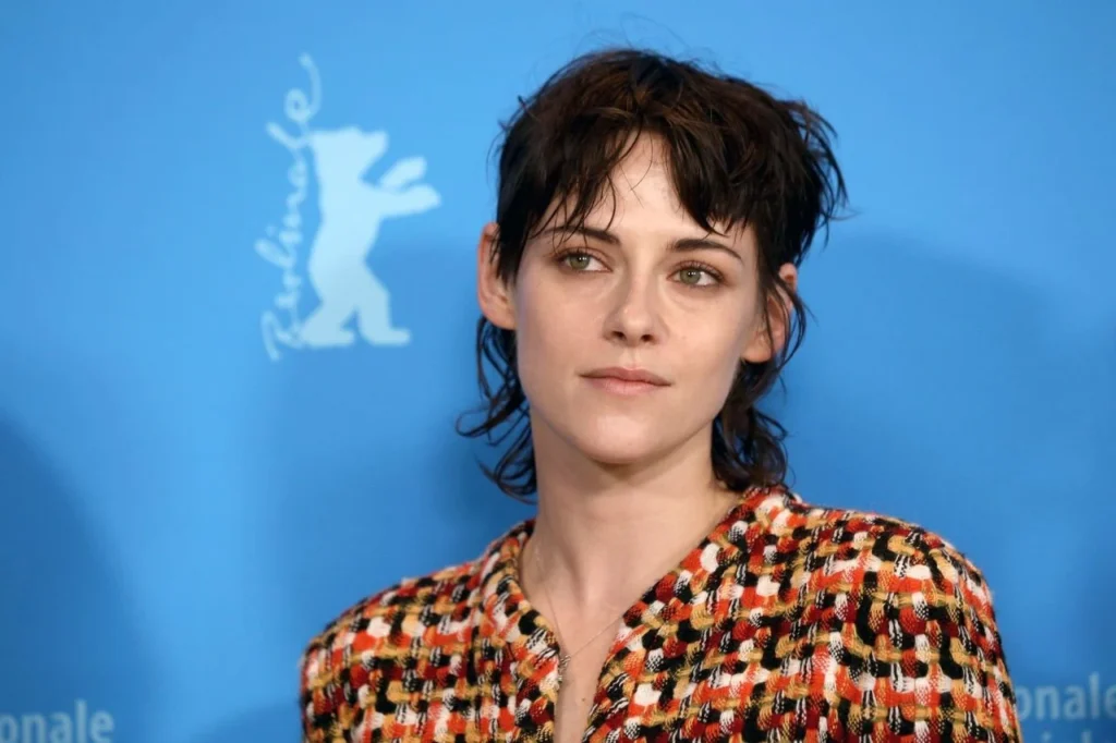 Kristen Stewart sizzles in the 'mixie' haircut