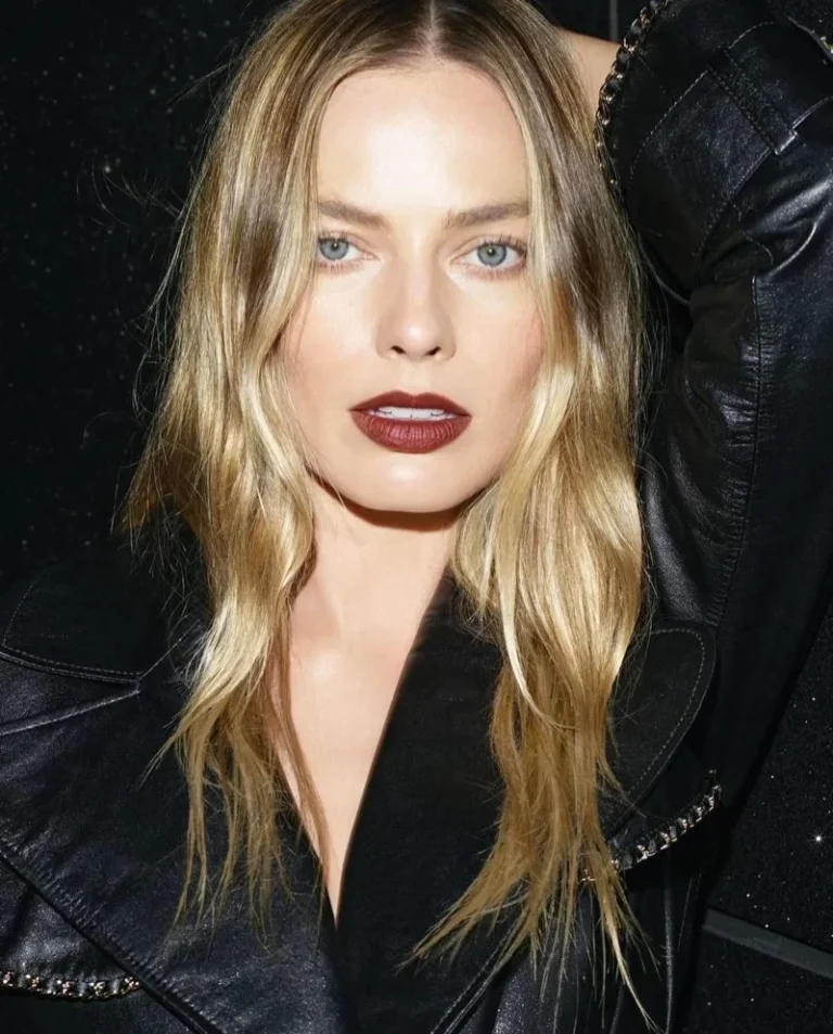 Margot Robbie for Chanel Rouge Allure Nuit Blanche Ad